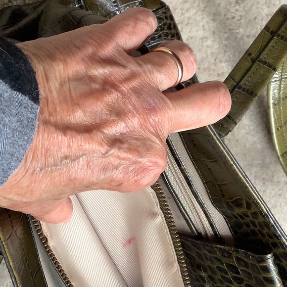 Ann Taylor Genuine Leather, croc embossed, green handbag. - Picture 9 of 10